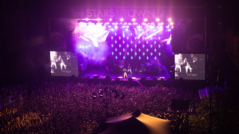 Derni&egrave;re am Stars in Town
