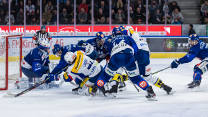 Drei kuriose Tore f&uuml;hren die Lions zum 3:1-Sieg gegen Kloten