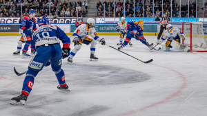 Dank des Hattricks von Derek Grant gelingt dem ZSC ein Start nach Mass