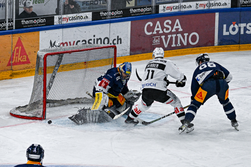 Zug gewinnt das erste Playoff-Viertelfinalspiel mit 2:1 in Overtime