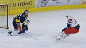 Der EHC Kloten &uuml;berf&auml;hrt den HC Davos im Mitteldrittel regelrecht