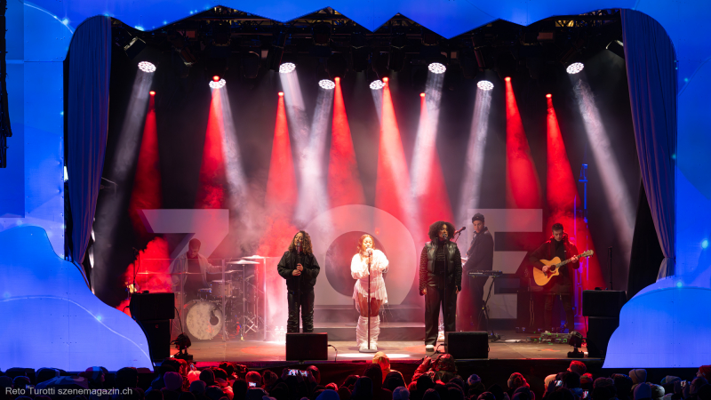 Zoe Wees verdr&auml;ngt den Regen mit ihrer warmen Soulstimme am Zauberpark