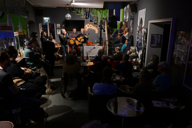 Erste Monday Acoustic Jam Session im Kino Orion